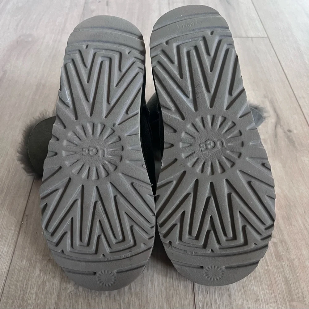 UGG Australia Women's Bailey Button II Boot Size 6, Eucalyptus Spray
